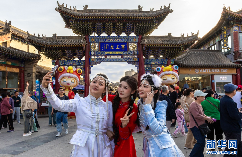 呼和浩特：第六届塞上老街音乐美食季启幕