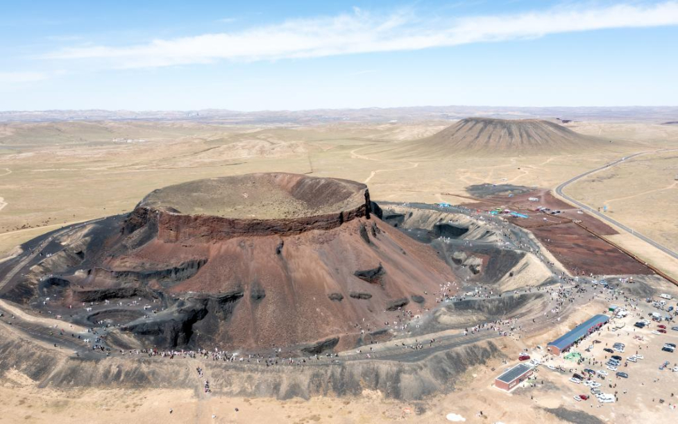 内蒙古乌兰察布：火山脚下旅游热